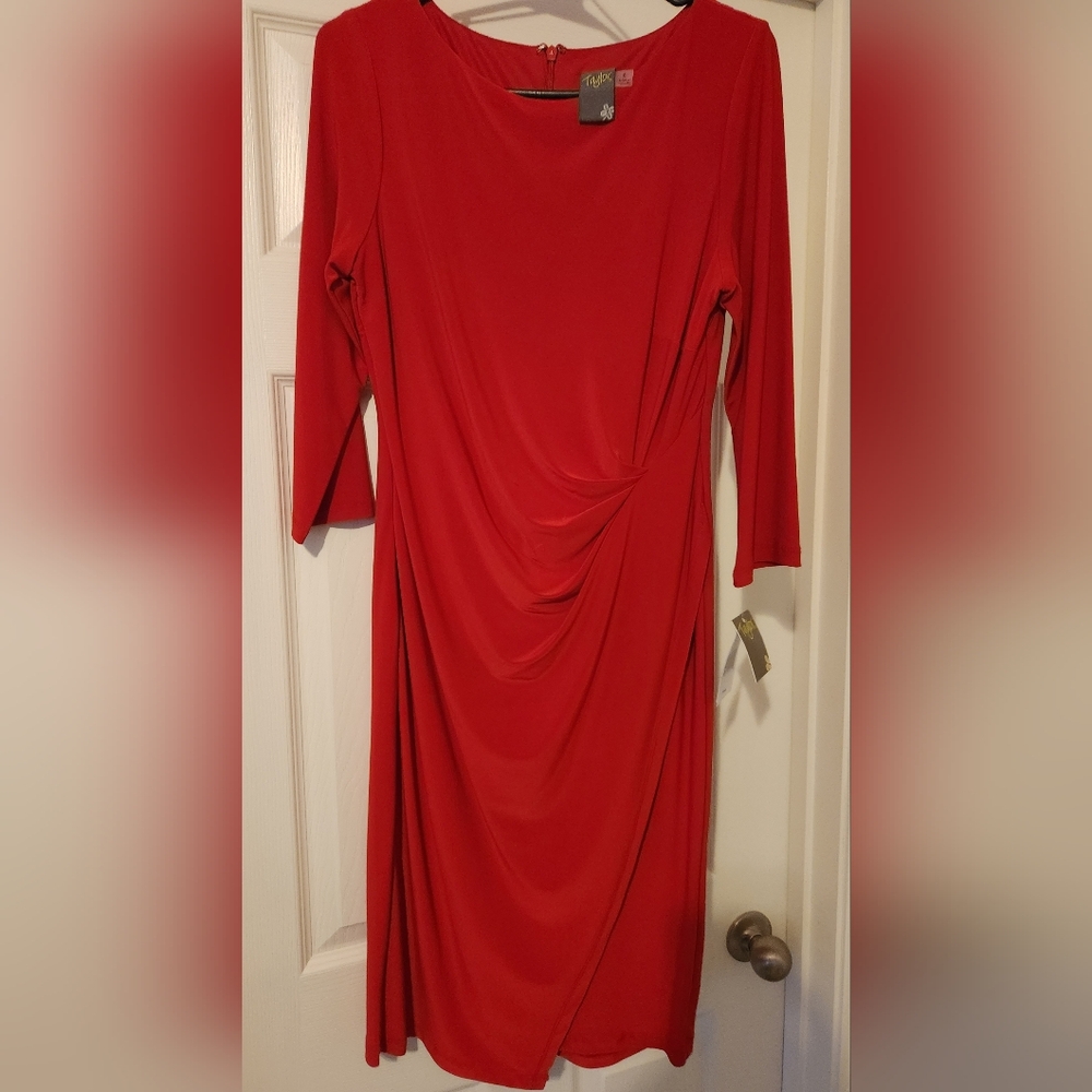 NWT Taylor Red Sheath Dress Bateau Neck 3/4 Sleeve